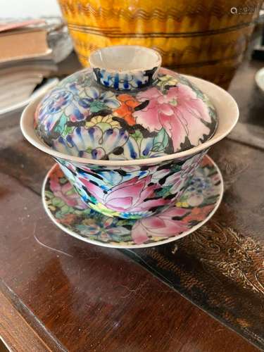 Chine XXème siècle
Bol couvert et sa sous-tasse, porcelaine ...