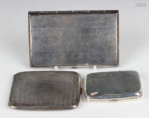 A Victorian silver curved rectangular cigarette case, Birmin...