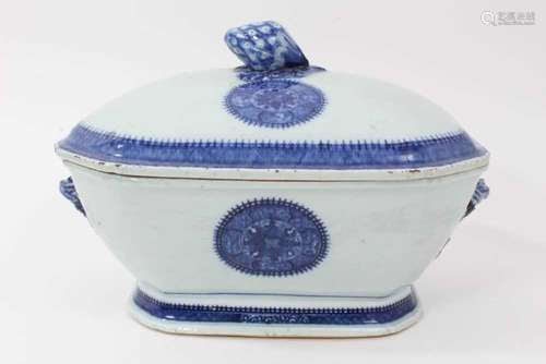 Chinese blue and white export porcelain tureen, circa 1800, ...