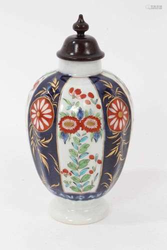 A Worcester tea canister, decorated in Kakiemon style, circa...