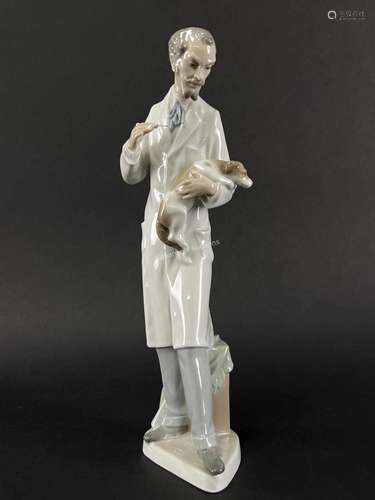 Lladro Veterinarian Figurine no. 4825