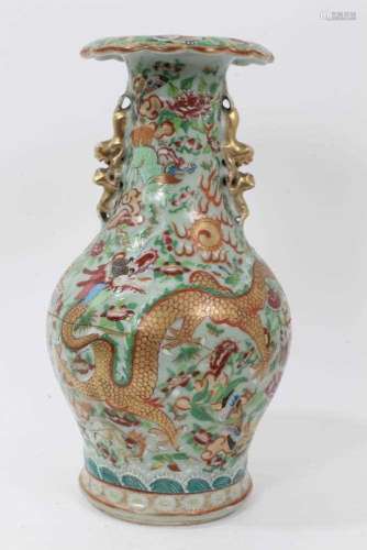 19th century Chinese porcelain vase