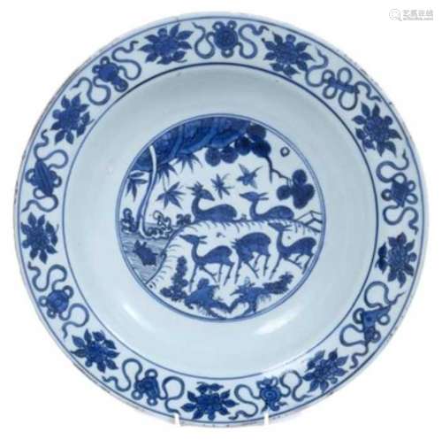 Chinese blue and white dish, 17th century, boldly painted wi...