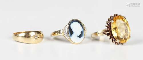 An Edwardian 18ct gold ring, star gypsy set with a cushion c...