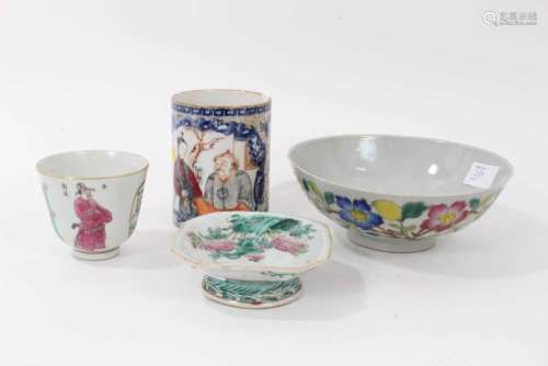 Group of four Chinese famille rose items