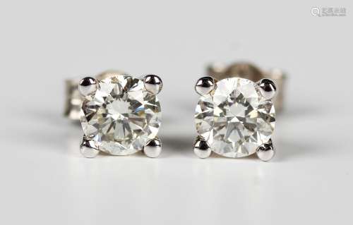 A pair of 18ct white gold and diamond single stone earstuds,...