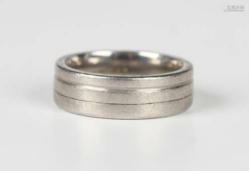 A palladium wide band wedding ring, weight 11.5g, ring size ...