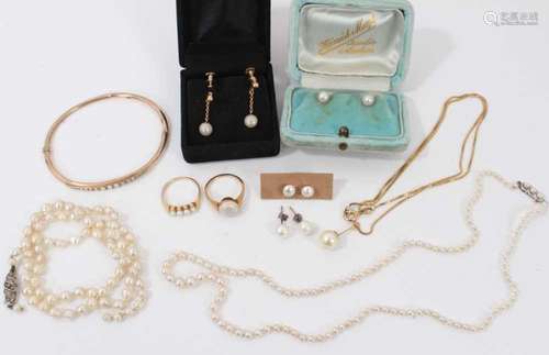 Group of cultured pearl jewellery to include two cultured pe...