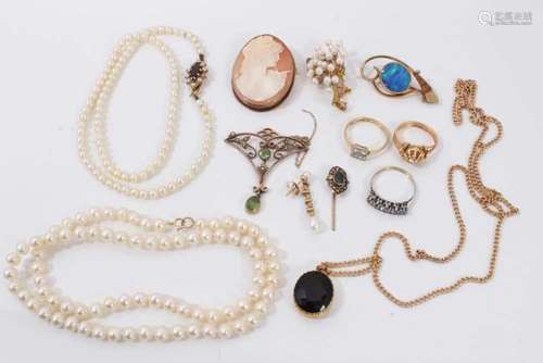 Group of jewellery to include an Edwardian peridot and seed ...