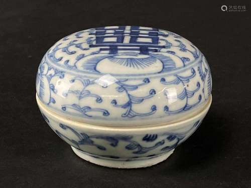 Chinese Blue and White Round Covered Box