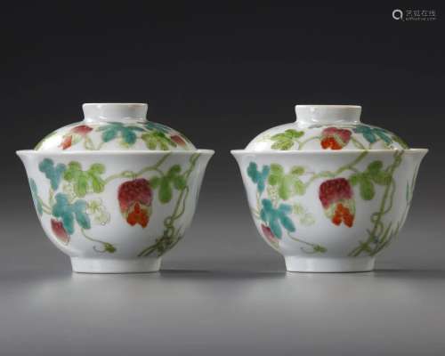 A PAIR OF CHINESE FAMILLE ROSE 'BITTER MELON' BOWLS