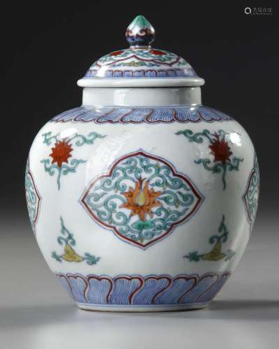 A CHINESE DOUCAI 'LOTUS' JAR AND COVER, QING DYNASTY