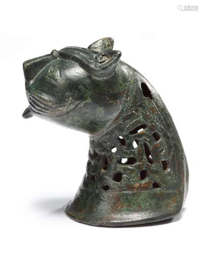 A FINE CAST BRONZE LION HEAD, FROM AN INCENSE BURNER,