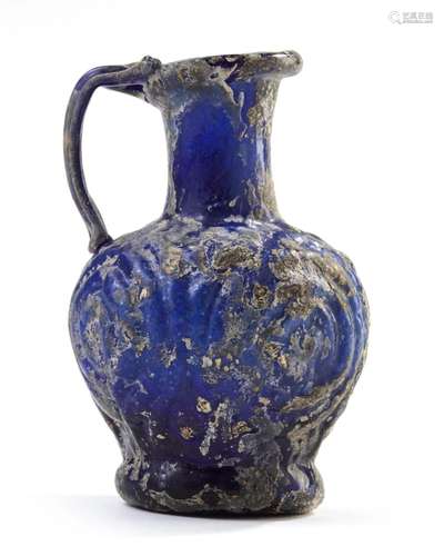 A SMALL BLUE MOULDED GLASS EWER, SYRIA, 10TH CENTURY