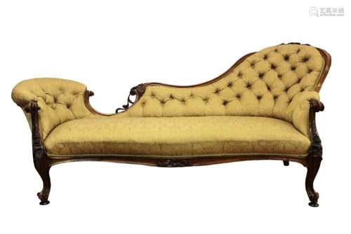 Good quality Victorian carved walnut chaise longue