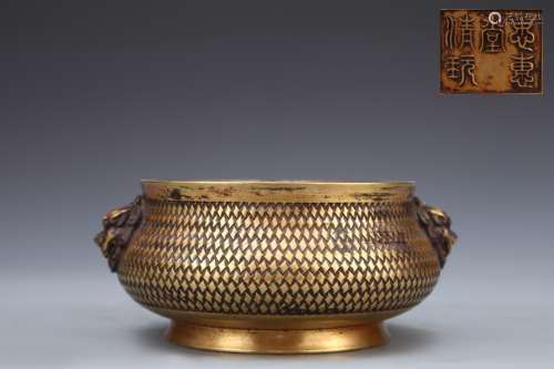 明 紫銅胎鎏金竹篾紋獅首耳爐