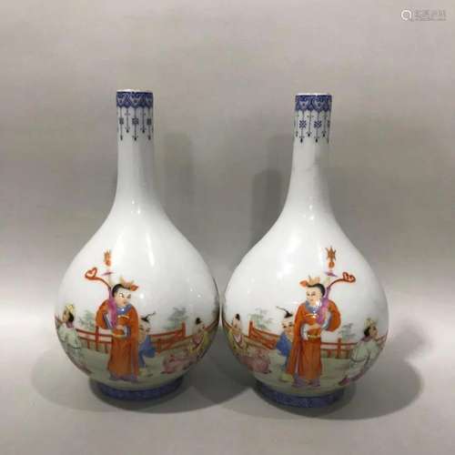 PAIR OF CHINESE FAMILLE ROSE VASES,QIANLONG MARK