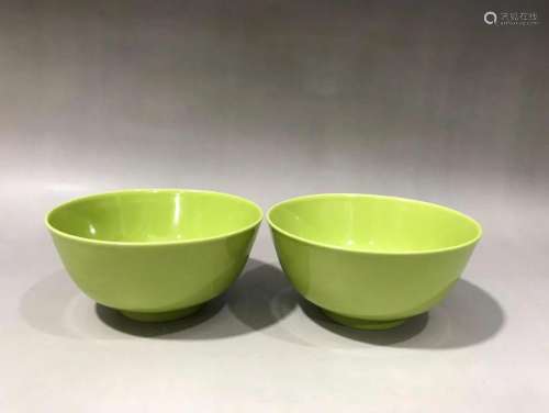 PAIR OF CHINESE APPLE GREEN BOWLS