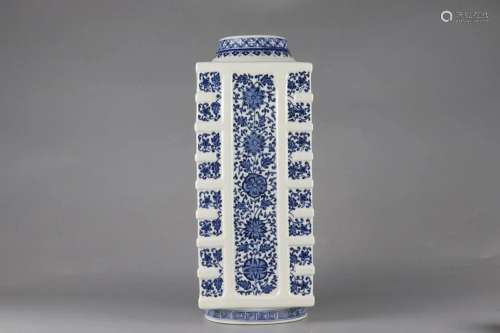 CHINESE BLUE AND WHITE VASE,QIANLONG MARK