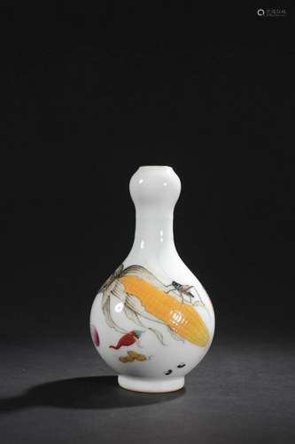 CHINESE FAMILLE ROSE GOURD VASE