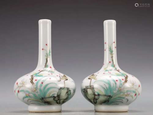 PAIR OF CHINESE FAMILLE ROSE VASES,QIANLONG MARK