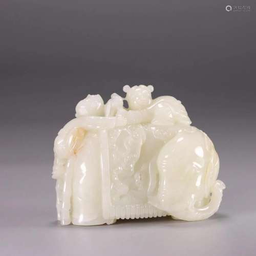 CHINESE HETIAN JADE ORNAMENT