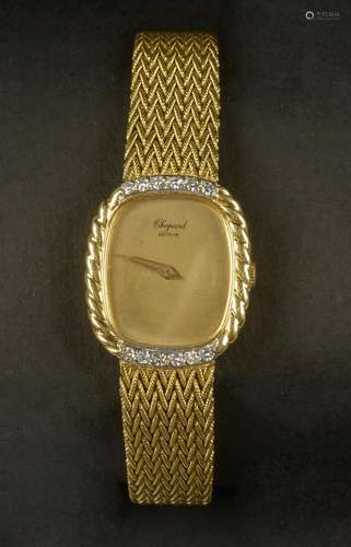 Montre pour dame en complet or jaune 18 carats sertie de dia...