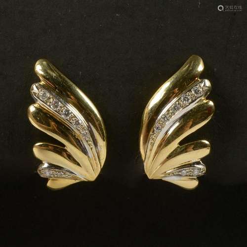 Paire de boucles d'oreilles en or jaune 18 carats sertie...