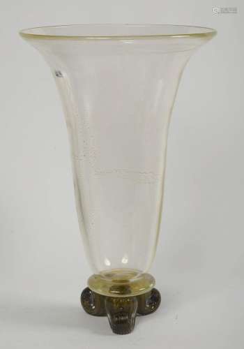 Grand vase cornet tripode en verre de Murano translucide et ...