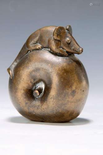 Gernot Rumpf, born 1941 Kaiserslautern, mouse on apple