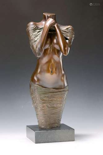 Willi Kissmer, 1951-2018, bronze sculpture, standing