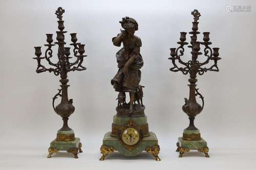 Driedelige kunstbronzen garnituur 'Il pleut bergere'...