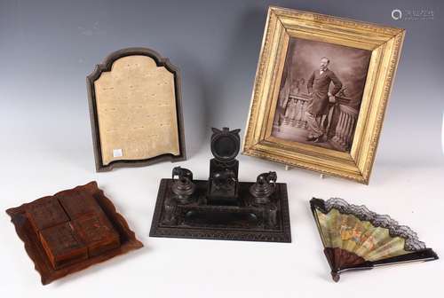 A mixed group of collectors items, including an Indian carve...