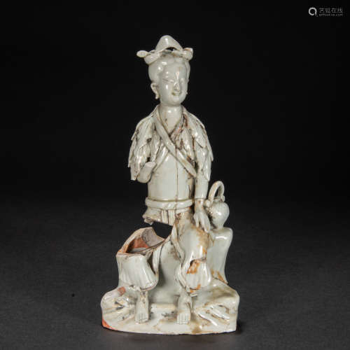 CHINESE WHITE-GLAZED FIGURE STATUE, YUAN DYNASTY