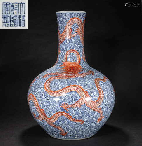 CHINESE DRAGON PATTERN CELESTIAL SPHERE BOTTLE, QING DYNASTY