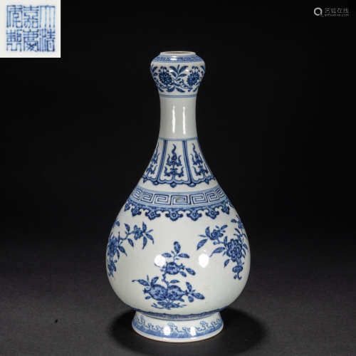 CHINESE BLUE AND WHITE VASE, QING DYNASTY
