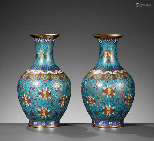 A PAIR OF CLOISONNÉ VASES, QIANLONG TO JIAQING