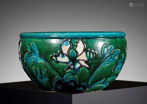 A FAHUA STONEWARE BOWL, MING DYNASTY