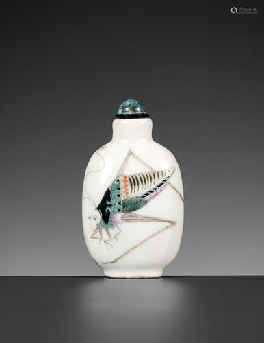 AN ENAMELLED PORCELAIN ‘CRICKET’ SNUFF BOTTLE, 19TH CENTURY