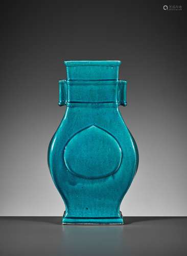 A TURQUOISE GLAZED HU, QING DYNASTY