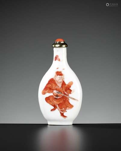 AN IRON RED PORCELAIN ‘ZHONG KUI’ SNUFF BOTTLE, 19TH CENTURY