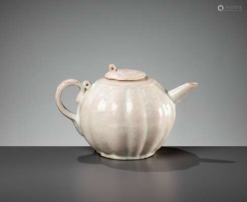 A RARE LOBED QINGBAI EWER AND COVER, SONG DYNASTY