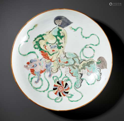 A LARGE FAMILLE VERTE ‘BUDDHIST LIONS’ DISH, KANGXI PERIOD