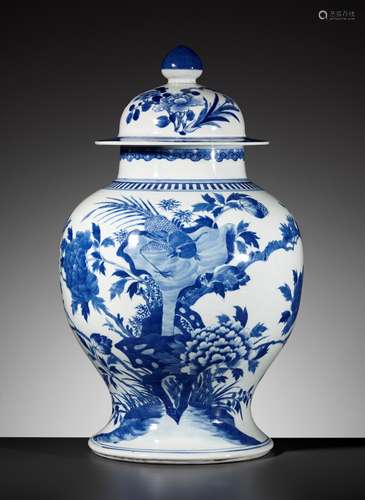 A BLUE AND WHITE BALUSTER JAR AND COVER, QING DYNASTY