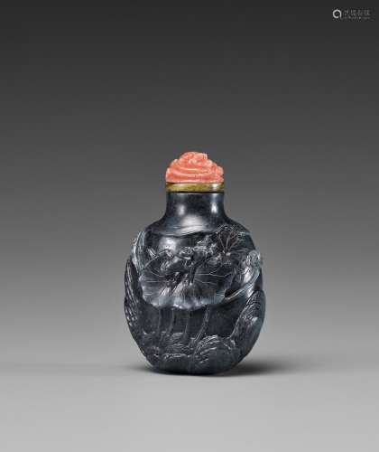 A SUZHOU SCHOOL BLACK AND WHITE JADE SNUFF BOTTLE, QING DYNA...