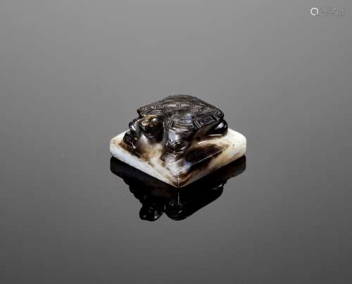 A MINUSCULE WHITE AND BLACK JADE ‘TURTLE’ SEAL, MING DYNASTY