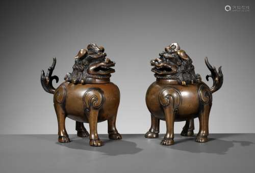 A PAIR OF BRONZE ‘LUDUAN’ CENSERS, 17TH-18TH CENTURY