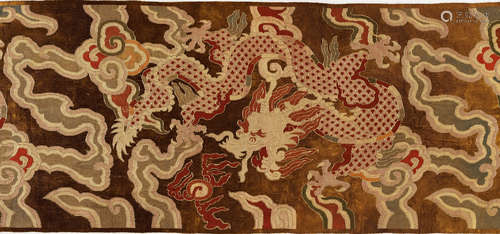 A VERY LARGE KESI SILK ‘DRAGON’ PALACE HANGING, QING DYNASTY