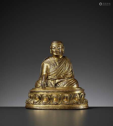 A GILT BRONZE FIGURE OF A LAMA, 17TH-18TH CENTURY