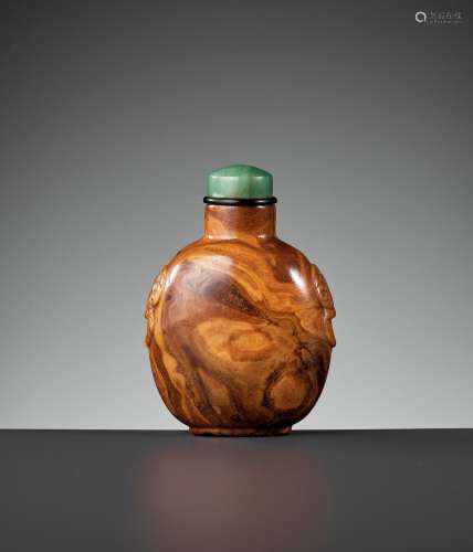 A ROOT AMBER SNUFF BOTTLE, 1750-1850